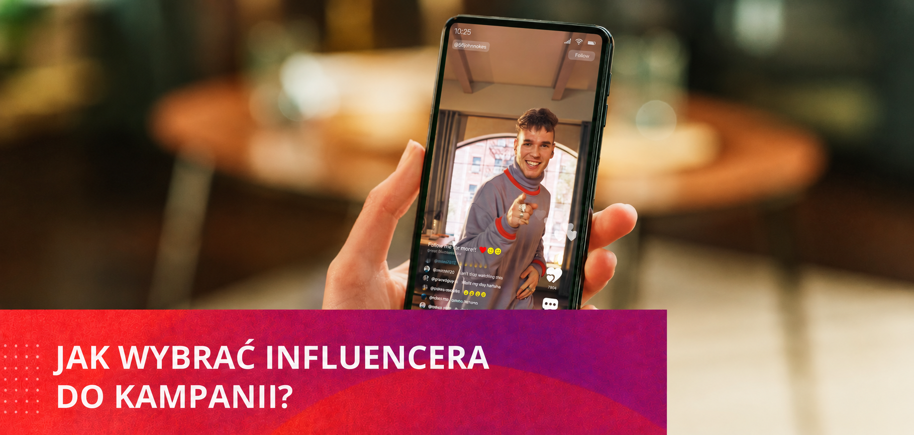 Wybór profilu twórcy na ekranie telefonu – baner artykułu o doborze influencera do kampanii