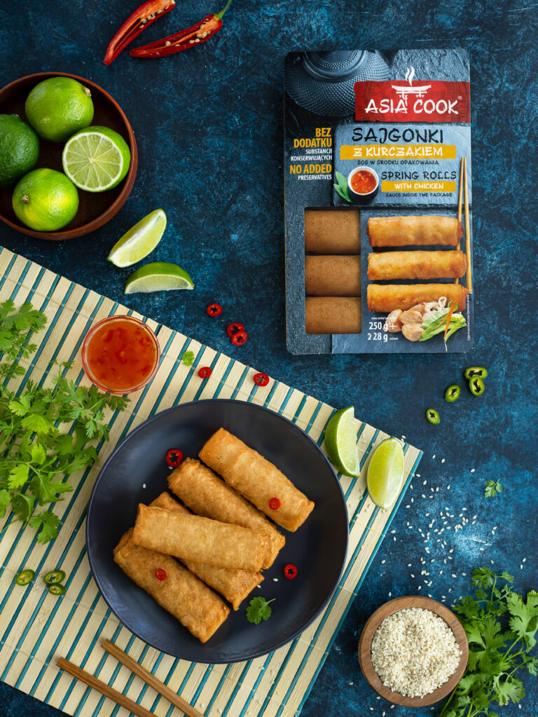 Sajgonki Asia Cook podane z limonką – materiał twórcy kulinarnego